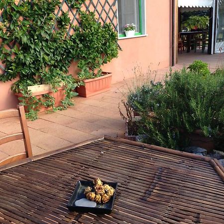 Agriturismo "La Rosa Canina" Acomodação com café da manhã Lerici Exterior foto