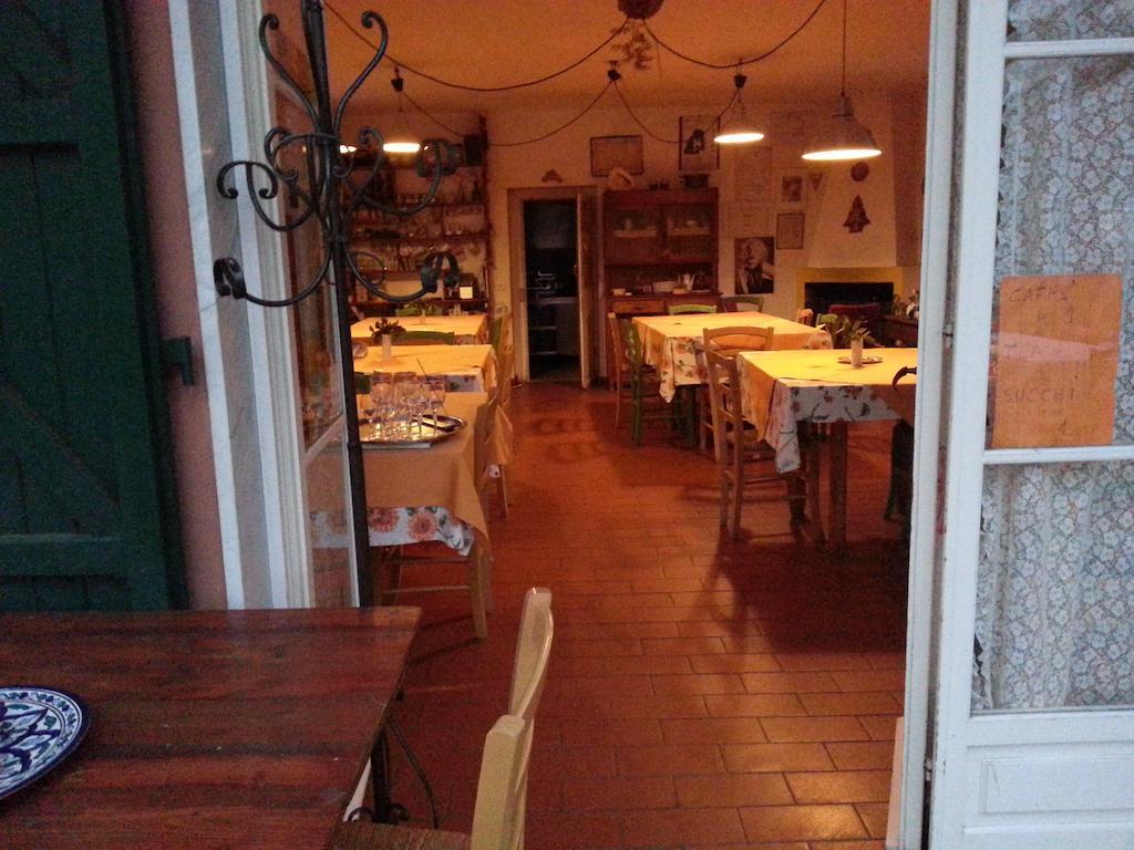 Agriturismo "La Rosa Canina" Acomodação com café da manhã Lerici Exterior foto