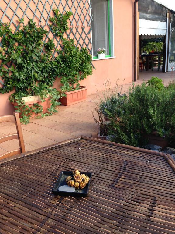 Agriturismo "La Rosa Canina" Acomodação com café da manhã Lerici Exterior foto