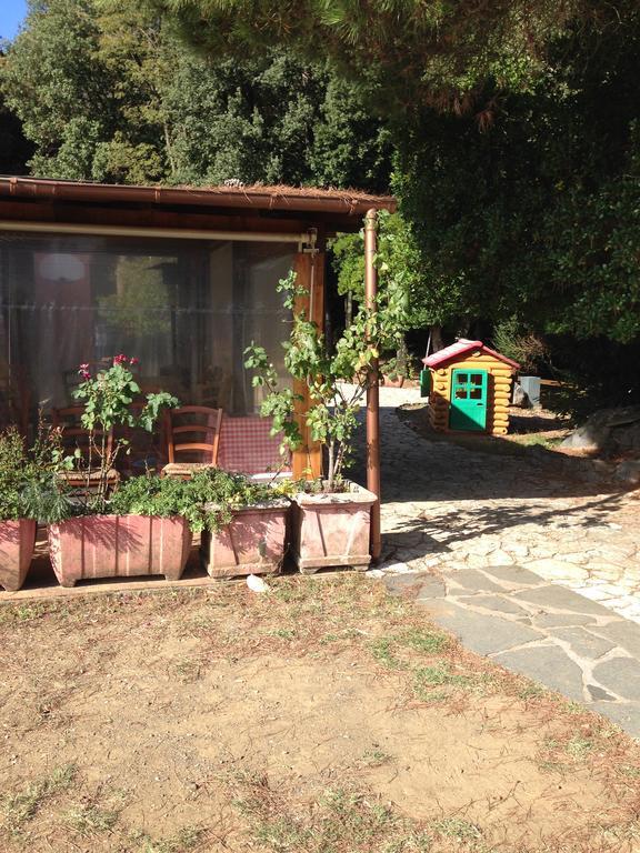 Agriturismo "La Rosa Canina" Acomodação com café da manhã Lerici Exterior foto