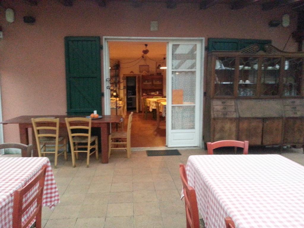 Agriturismo "La Rosa Canina" Acomodação com café da manhã Lerici Exterior foto