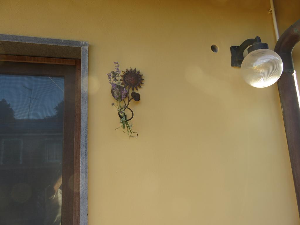 Agriturismo "La Rosa Canina" Acomodação com café da manhã Lerici Exterior foto